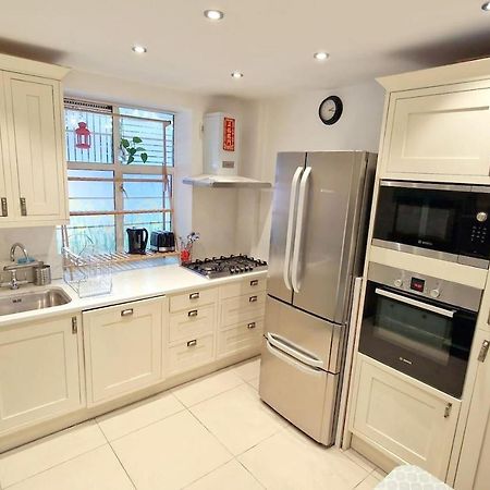 Modern 3-Bed House In Surrey Quays Villa Лондон Екстериор снимка