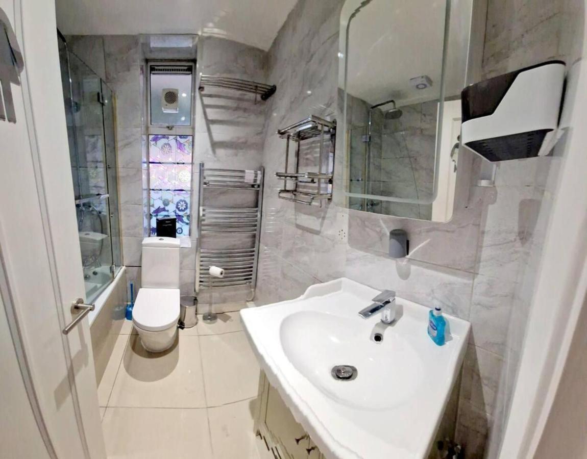 Modern 3-Bed House In Surrey Quays Villa Лондон Екстериор снимка