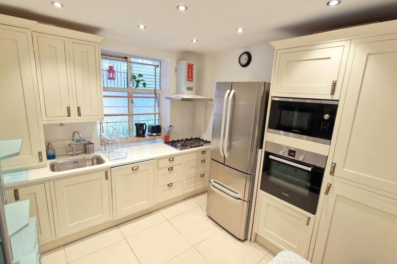 Modern 3-Bed House In Surrey Quays Villa Лондон Екстериор снимка